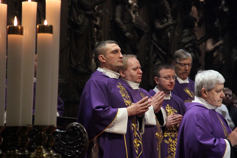 Środa Popielcowa 2025 w archikatedrze wrocławskiej