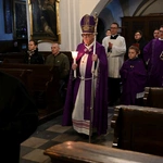 Liturgia stacyjna w Opolu. Procesja do kościoła "na Górce"