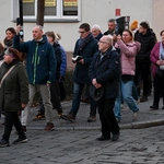 Liturgia stacyjna w Opolu. Procesja do kościoła "na Górce"