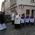 Liturgia stacyjna w Opolu. Procesja do kościoła "na Górce"