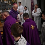 Liturgia stacyjna w Opolu. Msza św. z obrzędem posypania głów popiołem