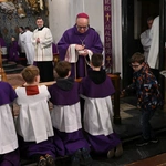 Liturgia stacyjna w Opolu. Msza św. z obrzędem posypania głów popiołem