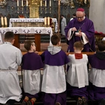 Liturgia stacyjna w Opolu. Msza św. z obrzędem posypania głów popiołem