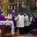 Liturgia stacyjna w Opolu. Msza św. z obrzędem posypania głów popiołem