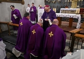 Liturgia stacyjna w Opolu. Msza św. z obrzędem posypania głów popiołem
