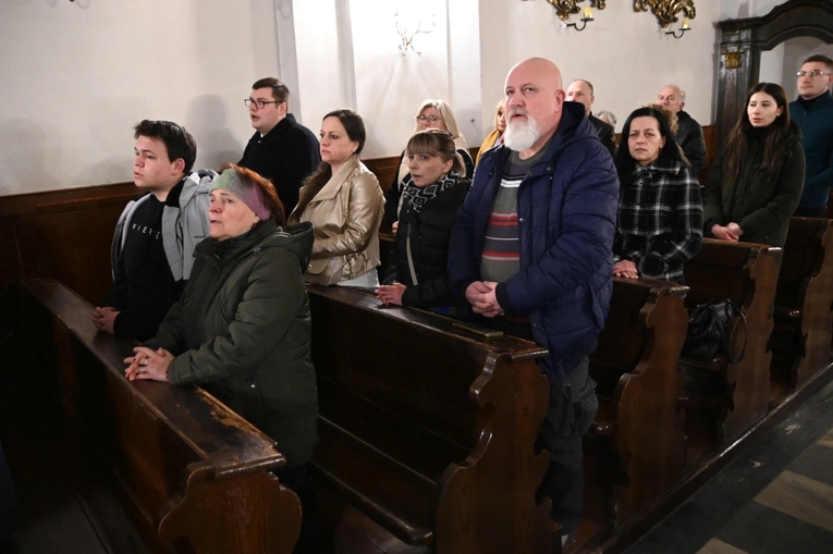 Liturgia stacyjna w Opolu. Msza św. z obrzędem posypania głów popiołem
