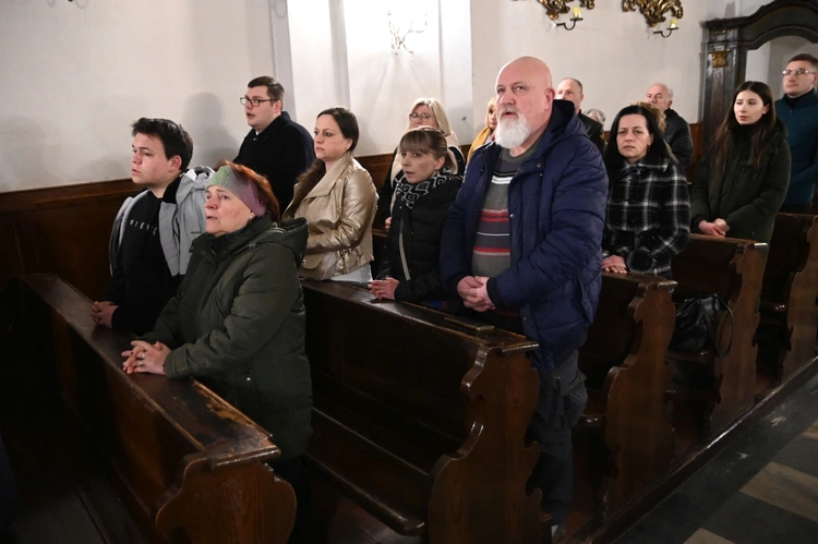 Liturgia stacyjna w Opolu. Msza św. z obrzędem posypania głów popiołem