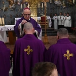 Liturgia stacyjna w Opolu. Msza św. z obrzędem posypania głów popiołem