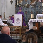 Liturgia stacyjna w Opolu. Msza św. z obrzędem posypania głów popiołem