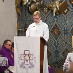 Liturgia stacyjna w Opolu. Msza św. z obrzędem posypania głów popiołem