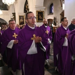 Liturgia stacyjna w Opolu. Msza św. z obrzędem posypania głów popiołem