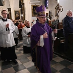 Liturgia stacyjna w Opolu. Msza św. z obrzędem posypania głów popiołem