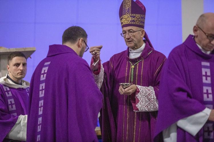 Abp Adrian Galbas w Środę Popielcową
