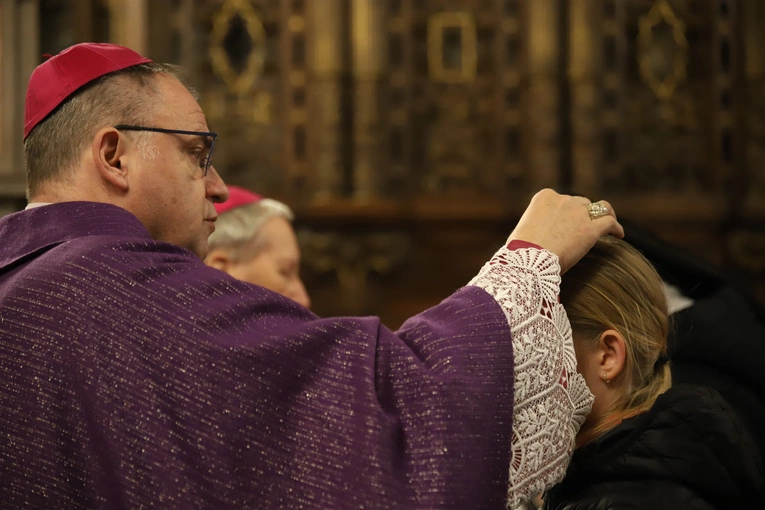 Abp Jędraszewski: Krzyż jest wołaniem Chrystusa o miłosierdzie dla ludzi