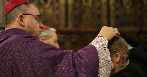 Abp Jędraszewski: Krzyż jest wołaniem Chrystusa o miłosierdzie dla ludzi