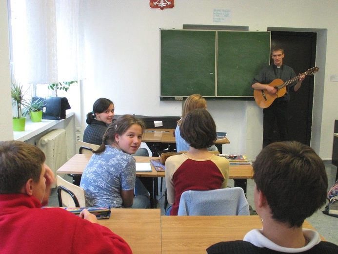 Katecheci chcą ustawowo uregulowanych obowiązkowych lekcji religii lub etyki