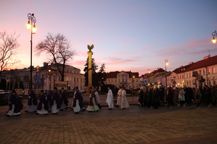 Płock. Popielec w katedrze