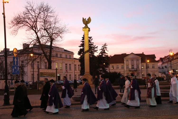 Płock. Popielec w katedrze