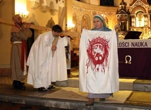 Droga Krzyżowa oczami Maryi 