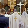 Coraz rzadziej przed ołtarzem
