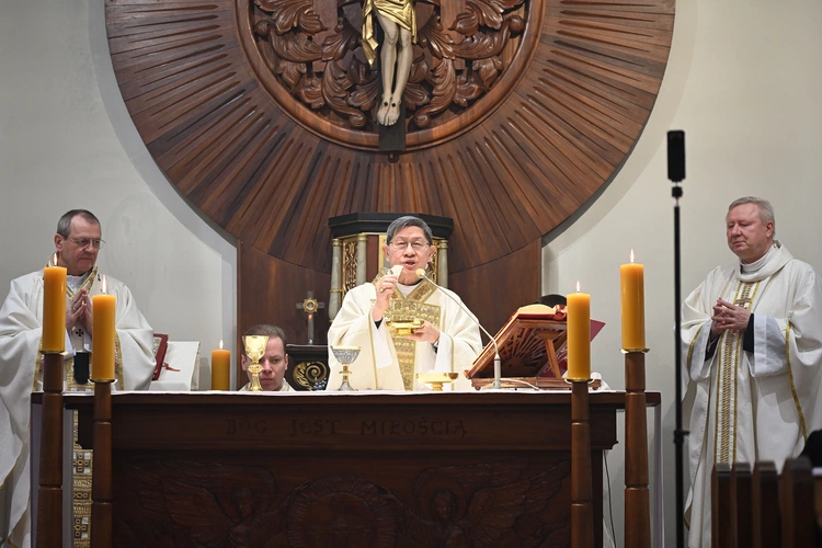 Liturgia w gdańskim seminarium z kardynałem Tagle
