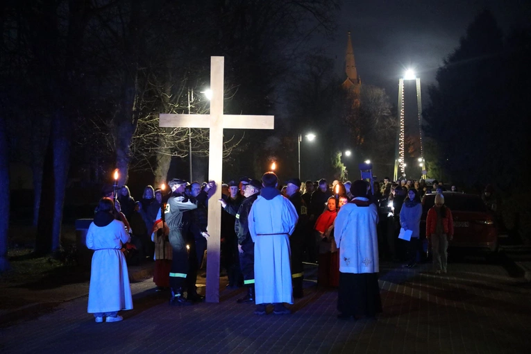Droga Krzyżowa w intencji ojczyzny przeszła ulicami Połańca