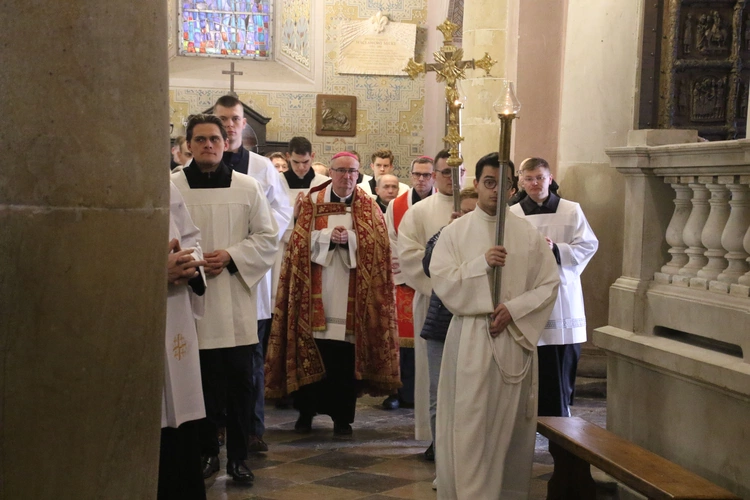 Płock. Droga Krzyżowa w intencji skrzywdzonych