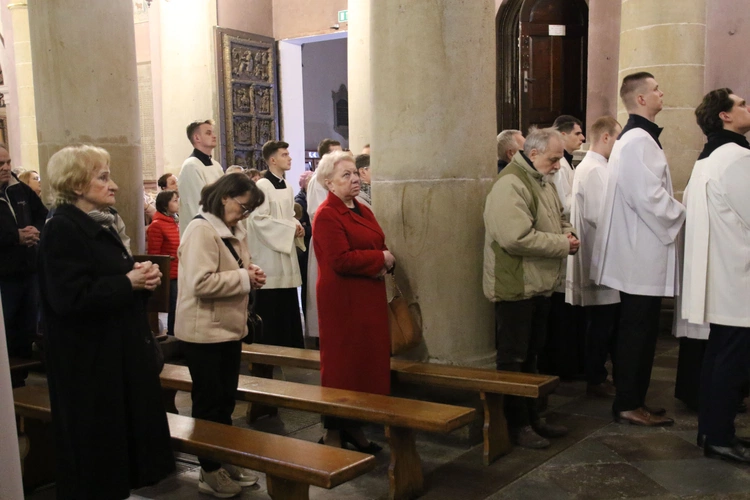Płock. Droga Krzyżowa w intencji skrzywdzonych
