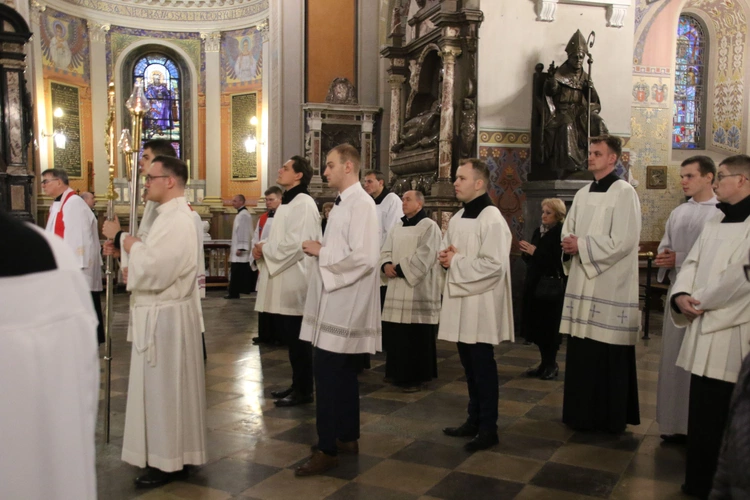 Płock. Droga Krzyżowa w intencji skrzywdzonych