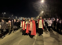 Za krzyżem po osiedlu