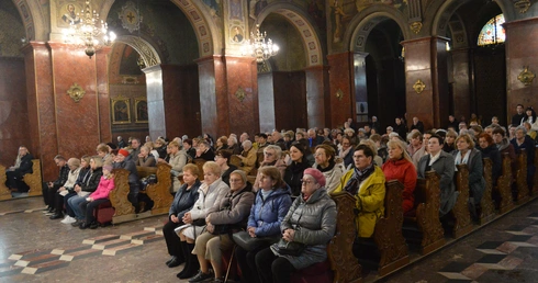 Rekolekcje Żywego Różańca - Msza św. w bazylice piekarskiej