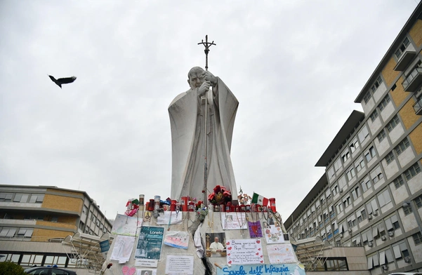 Papież wznowił przepisane mu terapie