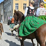 Panie na koniach 