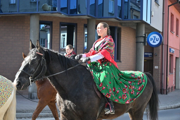 Panie na koniach 
