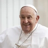 Biuro prasowe: lekka poprawa stanu zdrowia papieża Franciszka dzięki fizjoterapii