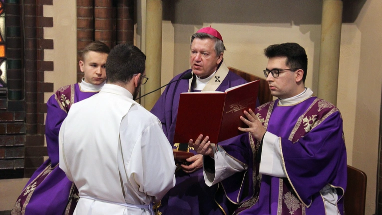 Diabła pokonamy mocą słowa Bożego