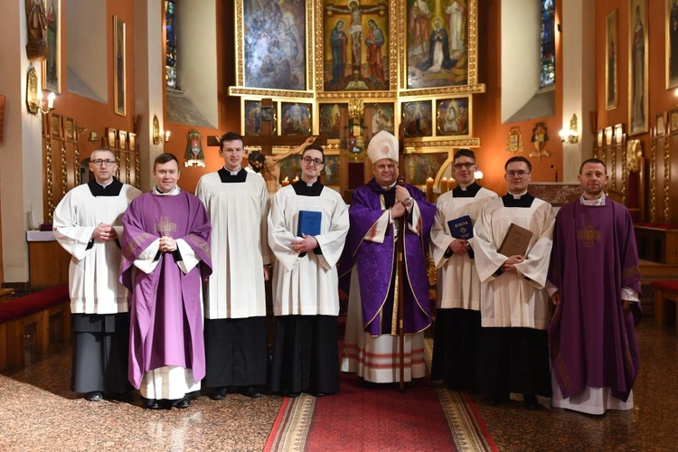 Posługa lektoratu i akolitatu