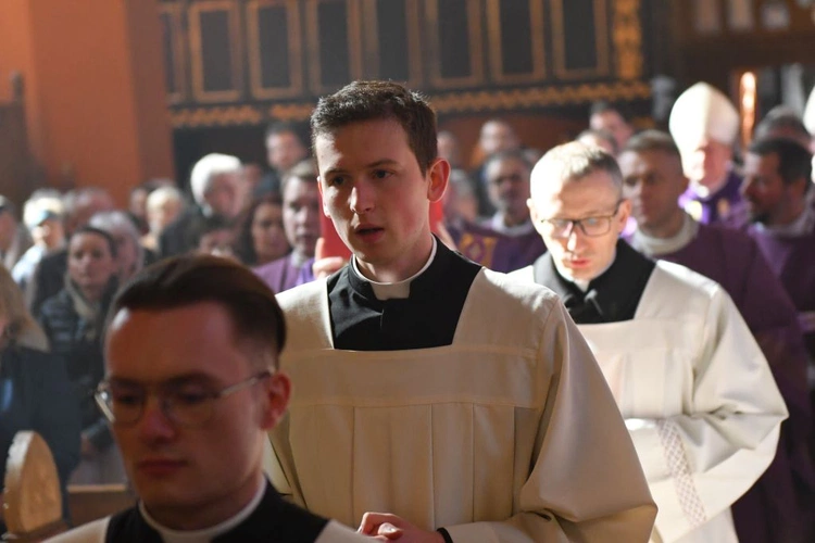 Posługa lektoratu i akolitatu