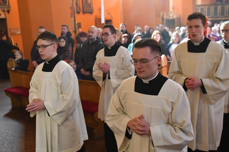 Posługa lektoratu i akolitatu