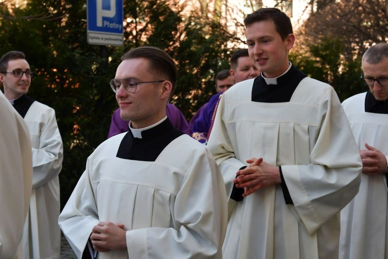 Posługa lektoratu i akolitatu