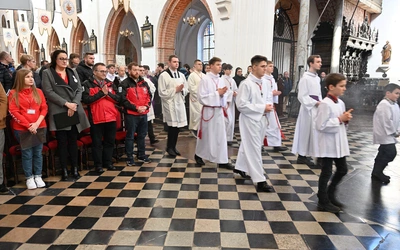 Liturgia wolontariuszy z kard. Taglem