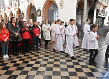 Liturgia wolontariuszy z kard. Taglem