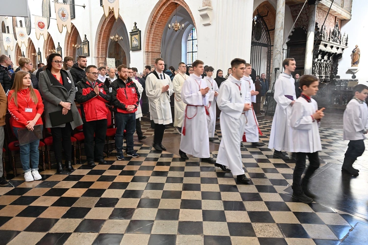 Liturgia wolontariuszy z kard. Taglem