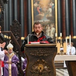 Liturgia wolontariuszy z kard. Taglem