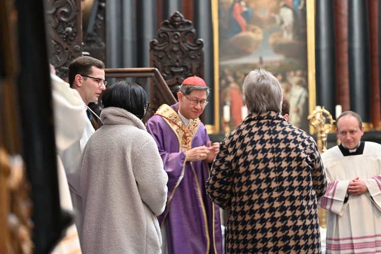 Liturgia wolontariuszy z kard. Taglem