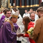 Liturgia wolontariuszy z kard. Taglem