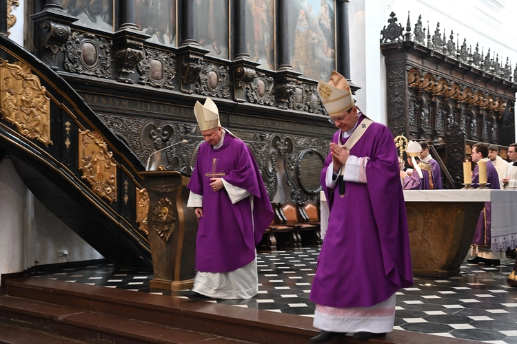 Liturgia wolontariuszy z kard. Taglem