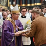 Liturgia wolontariuszy z kard. Taglem