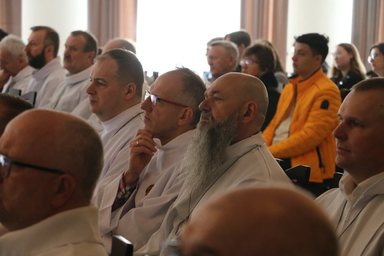 Popowo-Letnisko. Rekolekcje dla nadzwyczajnych szafarzy Komunii św.