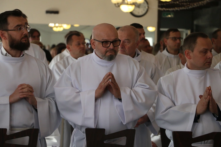 Popowo-Letnisko. Rekolekcje dla nadzwyczajnych szafarzy Komunii św.